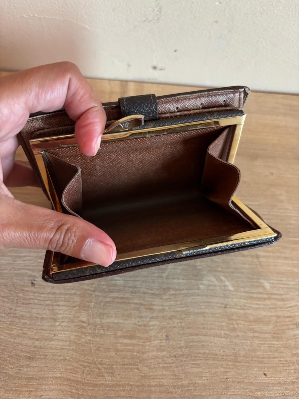 Authentic Louis Vuitton monogram french wallet - Picture 3 of 9